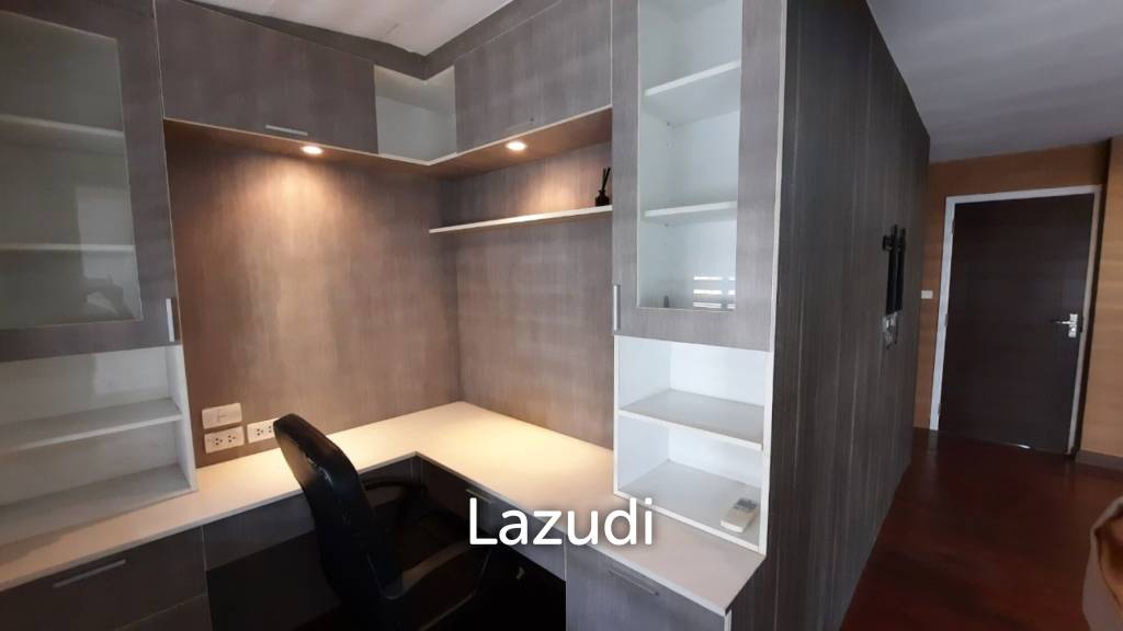 Five Bedroom Freehold Townhouse in Pattanakarn 44 Bangkok