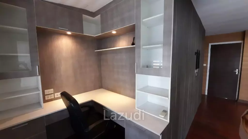 Five Bedroom Freehold Townhouse in Pattanakarn 44 Bangkok