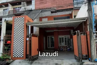 Five Bedroom Freehold Townhouse in Pattanakarn 44 Bangkok