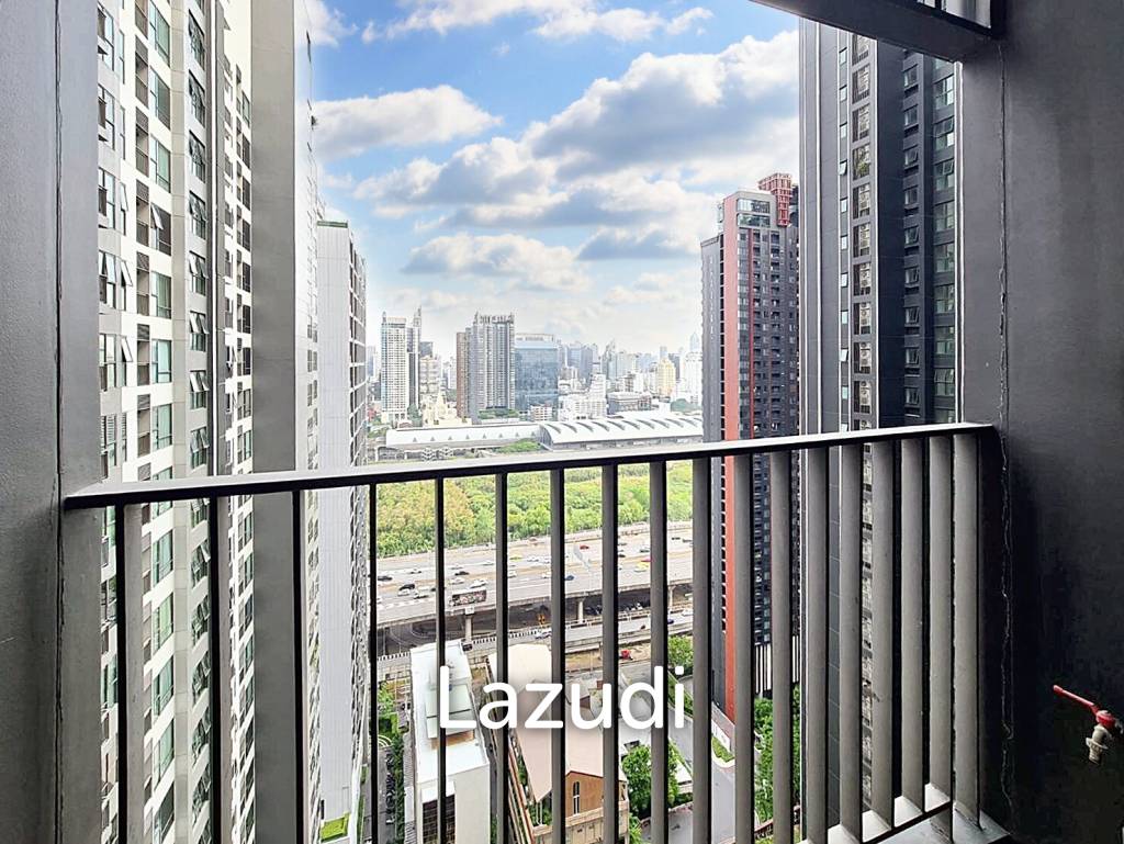 Studio Room with 1 Bath 28 SQM Life Asoke Rama 9