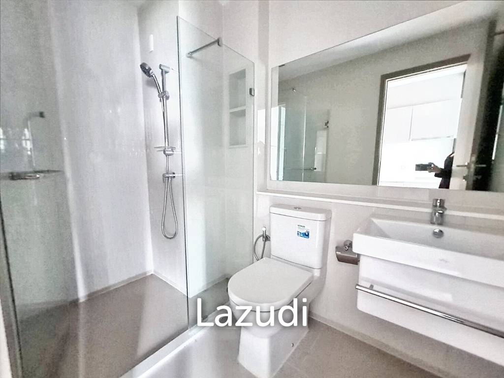 Studio Room with 1 Bath 28 SQM Life Asoke Rama 9