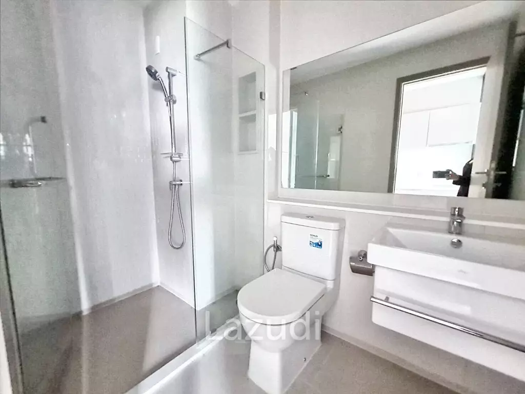 Studio Room with 1 Bath 28 SQM Life Asoke Rama 9