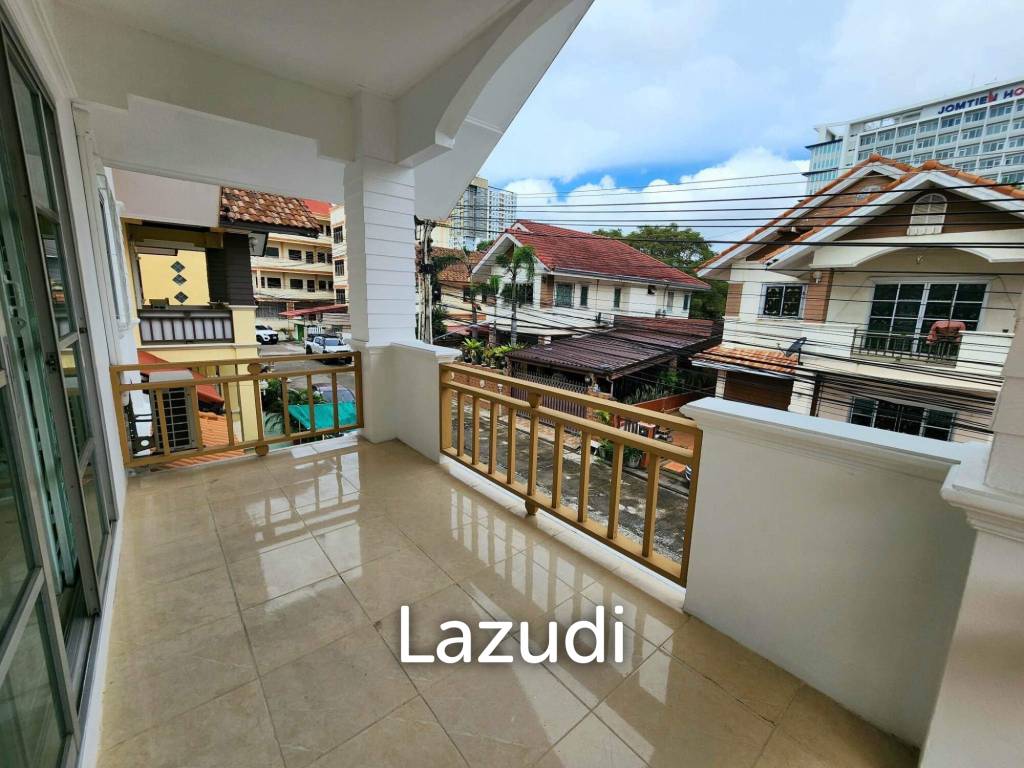 4 Bedrooms 3 Bathrooms 256 SQ.M Baan Sirisa 9