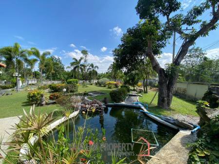 Large Private 4 Bed Pool Villa For Sale on 1.2 Rai Land in Hinlekfai