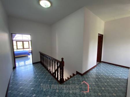 Large Private 4 Bed Pool Villa For Sale on 1.2 Rai Land in Hinlekfai