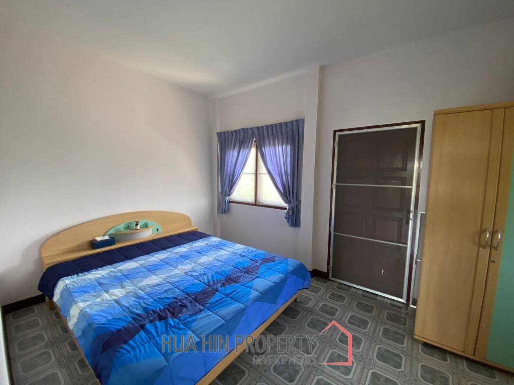 Large Private 4 Bed Pool Villa For Sale on 1.2 Rai Land in Hinlekfai