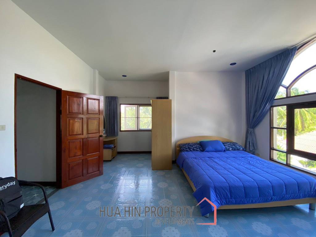Large Private 4 Bed Pool Villa For Sale on 1.2 Rai Land in Hinlekfai