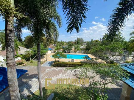 Große 4 Schlafzimmer Pool Villa auf einem 1,2 Rai großen Grundstück in Hin Lek Fai