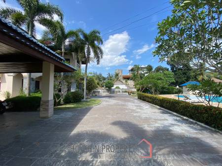 Large Private 4 Bed Pool Villa For Sale on 1.2 Rai Land in Hinlekfai