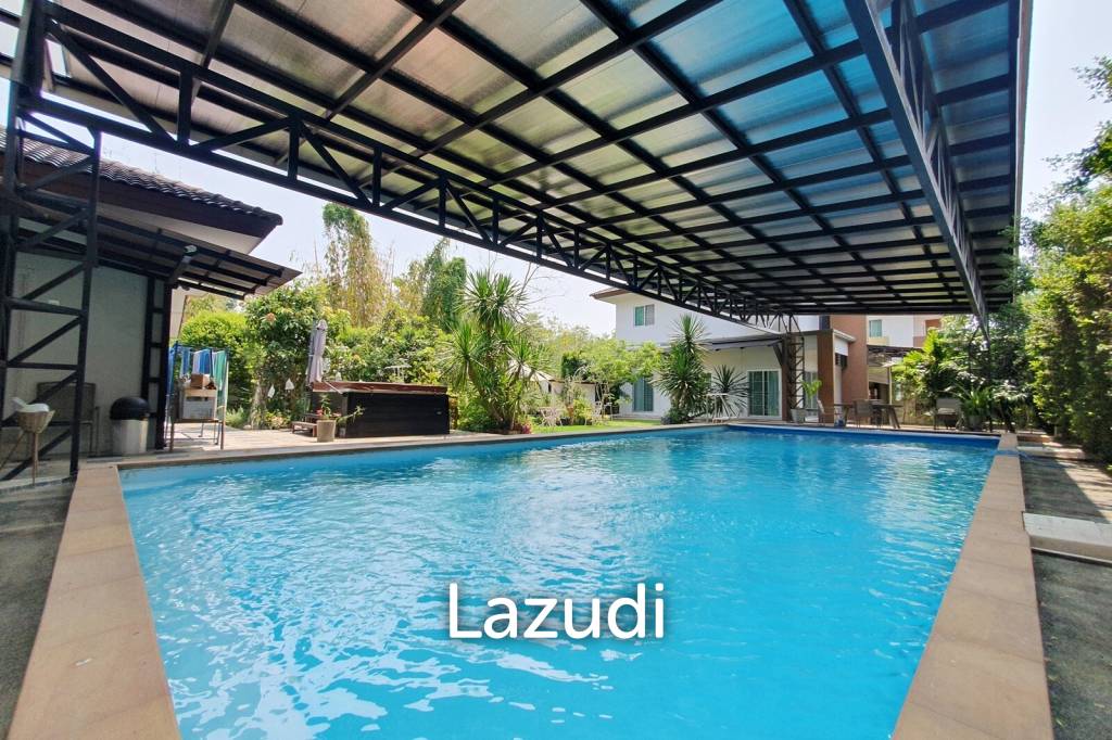 3 Bedroom Large Family Home with Swimming Pool