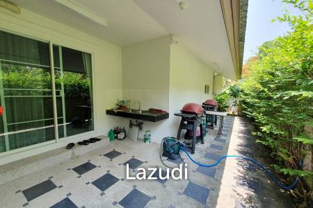 3 Bedroom Large Family Home with Swimming Pool