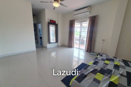 3 Bedroom Large Family Home with Swimming Pool