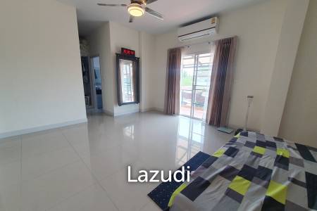 3 Bedroom Large Family Home with Swimming Pool