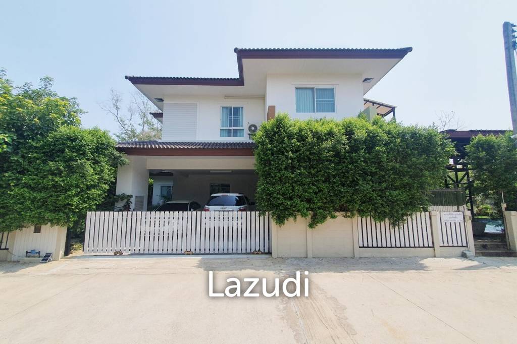 3 Bedroom Large Family Home with Swimming Pool