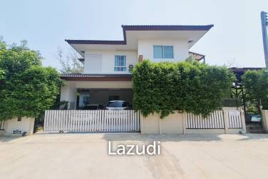 3 Bedroom Large Family Home with Swimming Pool