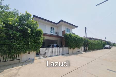 3 Bedroom Large Family Home with Swimming Pool