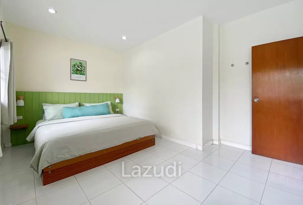 Beachside: 4 BR, 2 Pool Villa + House, Pran Buri
