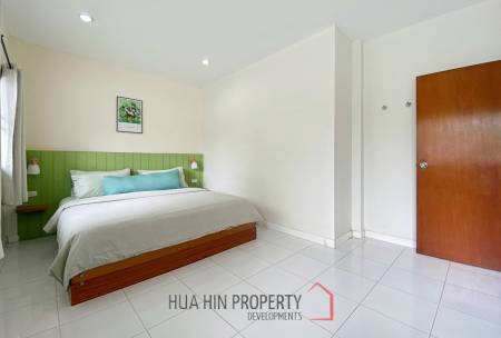 Beachside: 4 BR, 2 Pool Villa + House, Pran Buri