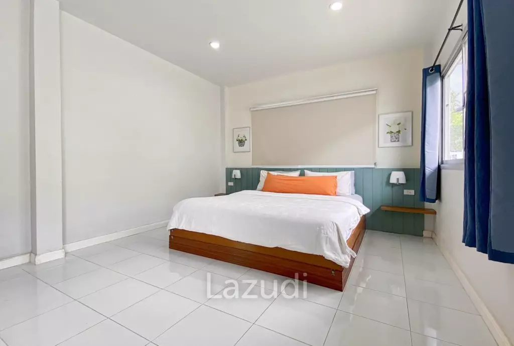 Beachside: 4 BR, 2 Pool Villa + House, Pran Buri