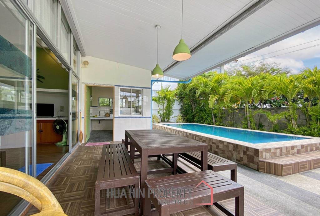 Beachside: 4 BR, 2 Pool Villa + House, Pran Buri