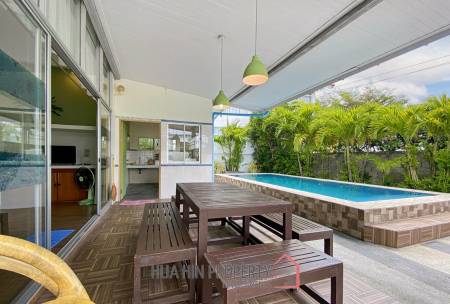 Beachside: 4 BR, 2 Pool Villa + House, Pran Buri