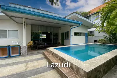 Beachside: 4 BR, 2 Pool Villa + House, Pran Buri