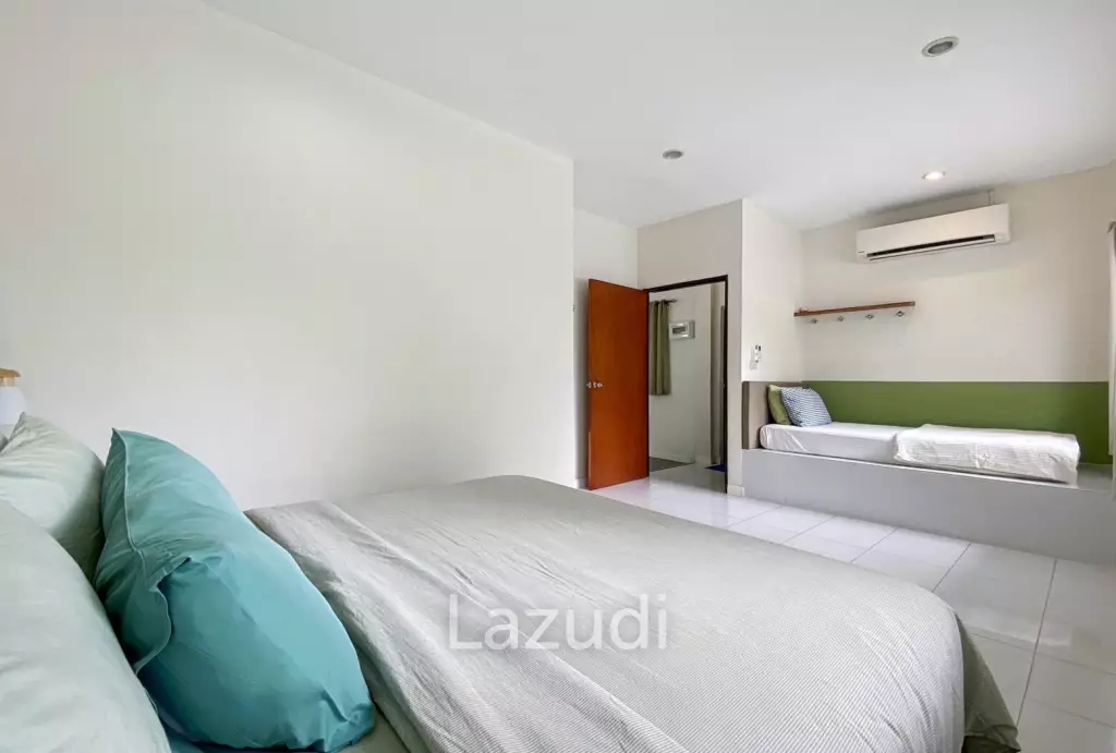Beachside: 4 BR, 2 Pool Villa + House, Pran Buri