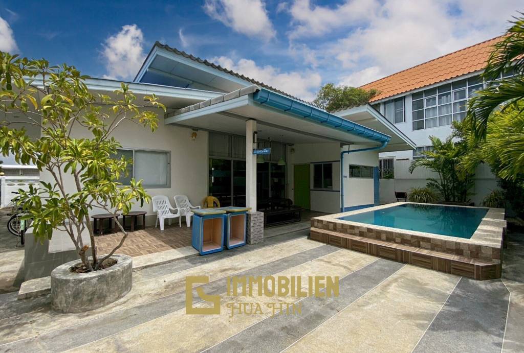 Beachside: 4 BR, 2 Pool Villa + House, Pran Buri