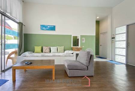 Beachside: 4 BR, 2 Pool Villa + House, Pran Buri
