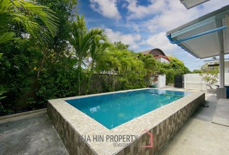 Beachside: 4 BR, 2 Pool Villa + House, Pran Buri