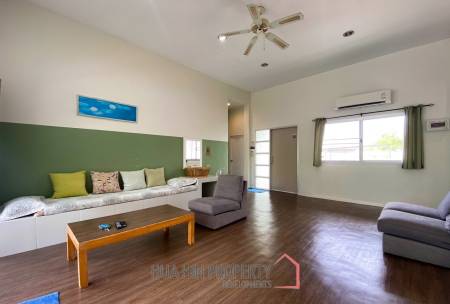 Beachside: 4 BR, 2 Pool Villa + House, Pran Buri