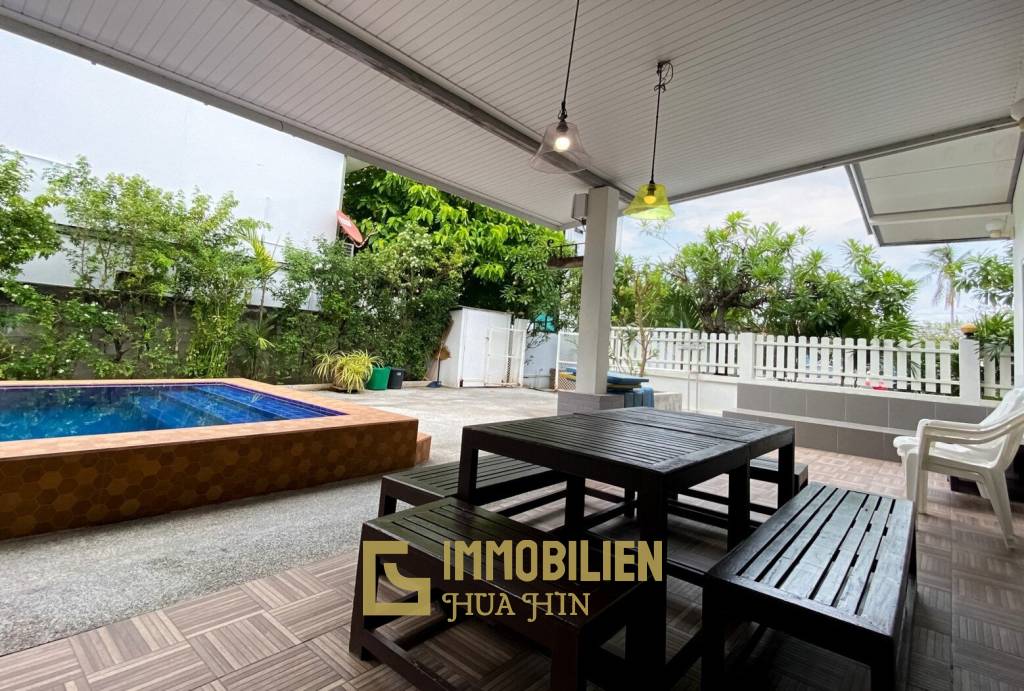 Beachside: 4 BR, 2 Pool Villa + House, Pran Buri