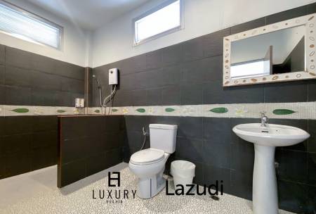 1,672 metro cuadrado 4 ` 4 Baño Villa de Venta