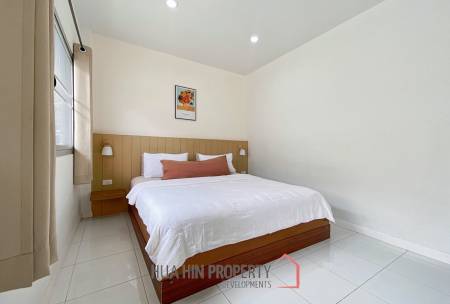 Beachside: 4 BR, 2 Pool Villa + House, Pran Buri