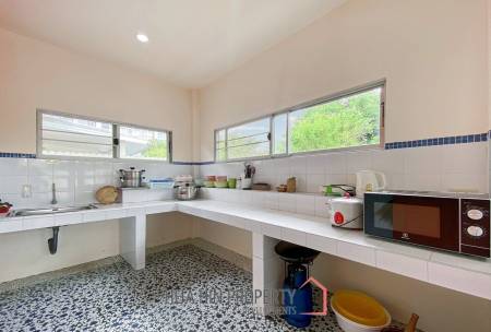Beachside: 4 BR, 2 Pool Villa + House, Pran Buri
