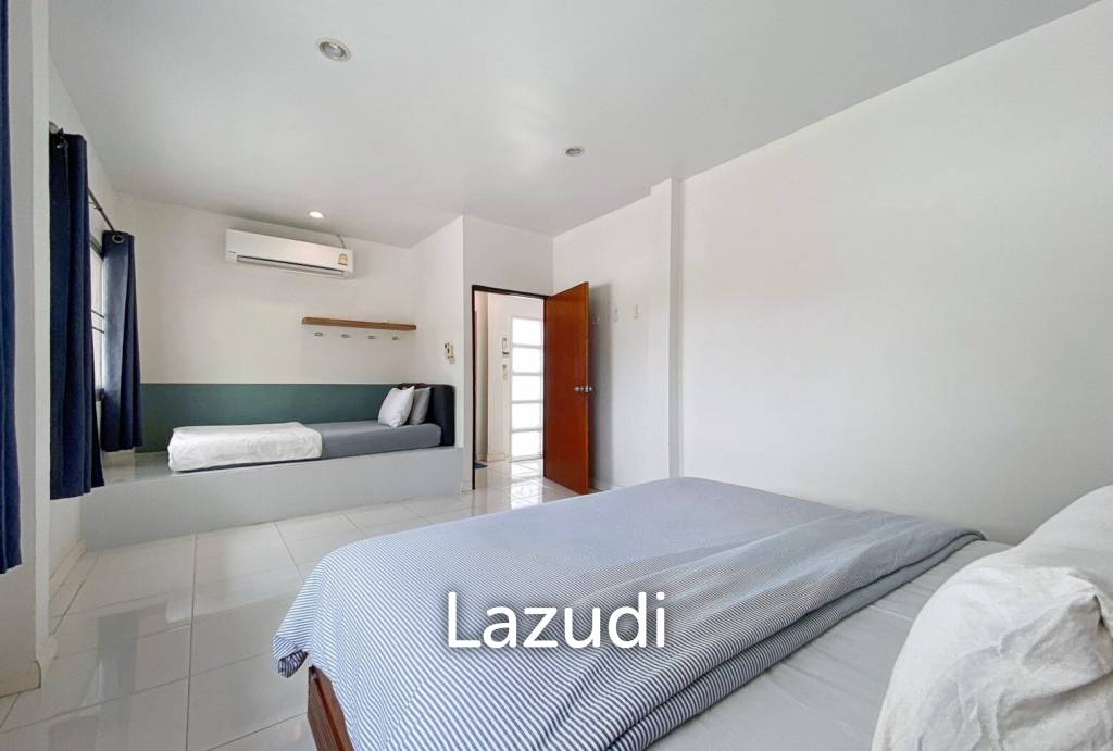 Beachside: 4 BR, 2 Pool Villa + House, Pran Buri