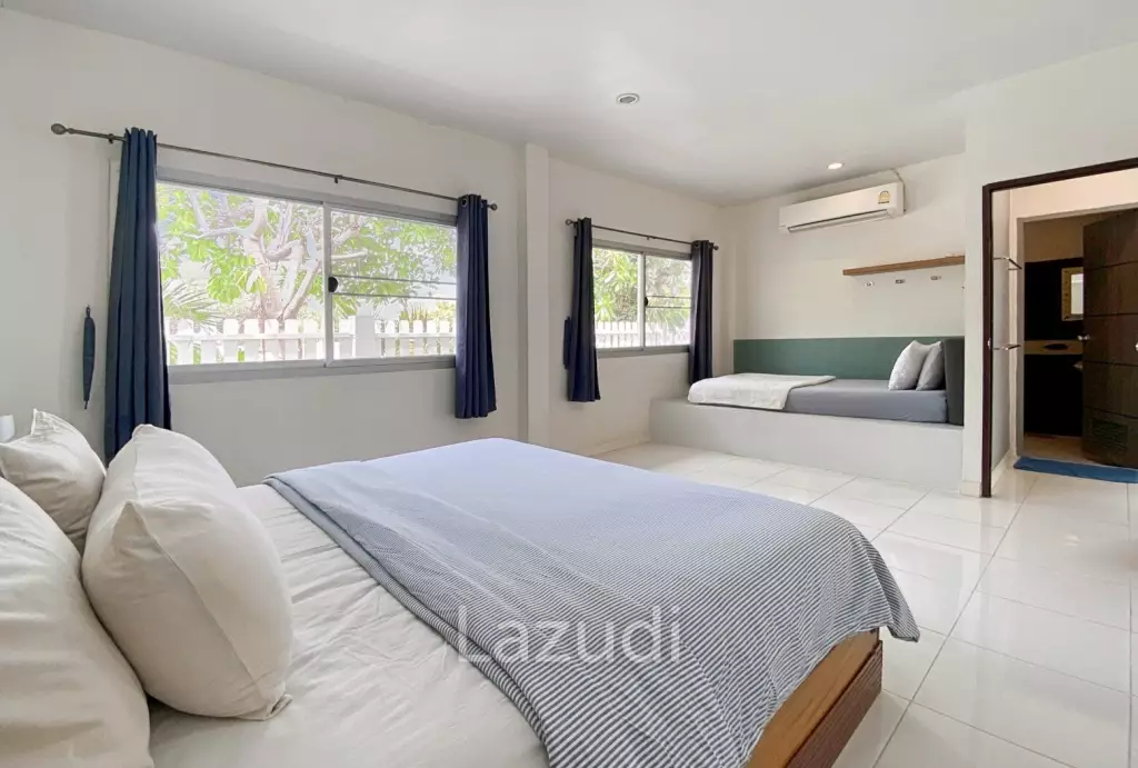 Beachside: 4 BR, 2 Pool Villa + House, Pran Buri