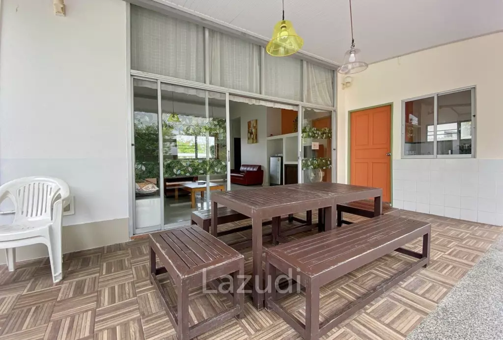 Beachside: 4 BR, 2 Pool Villa + House, Pran Buri
