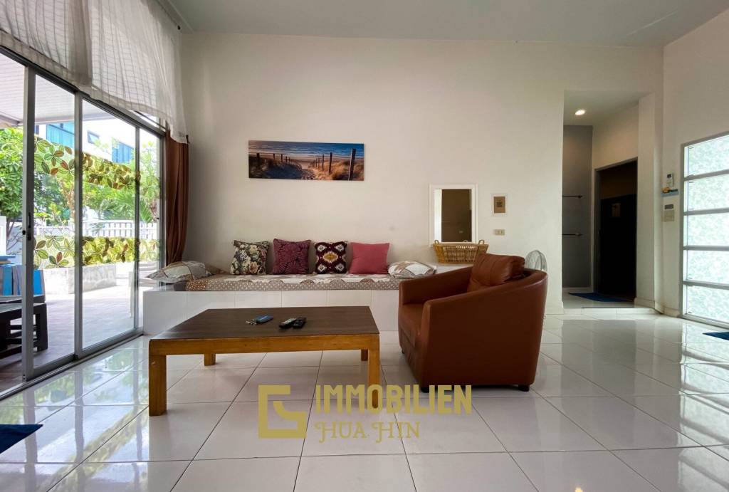 Beachside: 4 BR, 2 Pool Villa + House, Pran Buri