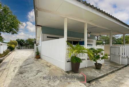 Beachside: 4 BR, 2 Pool Villa + House, Pran Buri