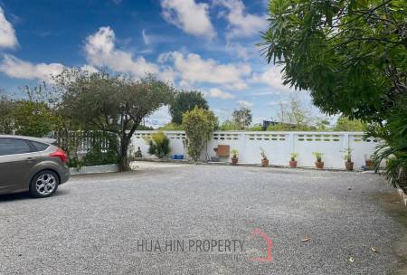 Beachside: 4 BR, 2 Pool Villa + House, Pran Buri