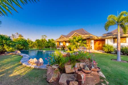 Luxurious 3-Bed Villa with Pool in Hua Hin