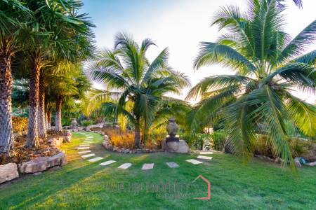 Luxurious 3-Bed Villa with Pool in Hua Hin