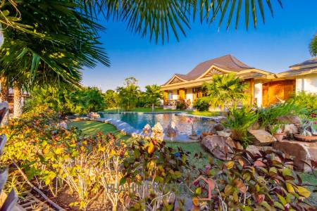 Luxurious 3-Bed Villa with Pool in Hua Hin