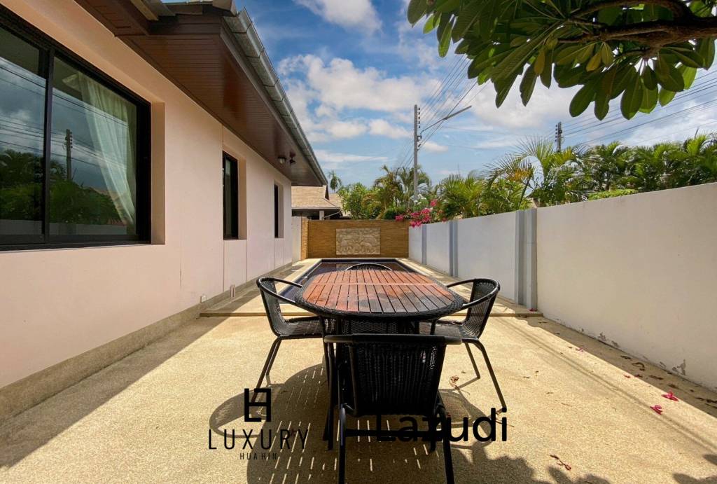 Preiswerte 4 Schlafzimmer Pool Villa in Stadtnähe