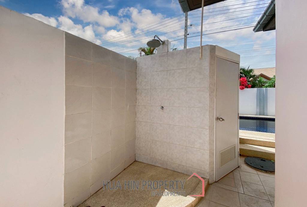 Great Value 4 Bed Pool Villa Near Town