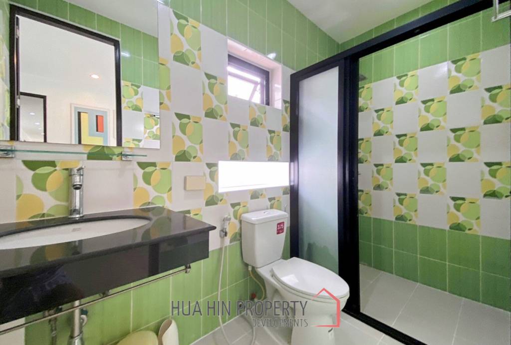 Great Value 4 Bed Pool Villa Near Town