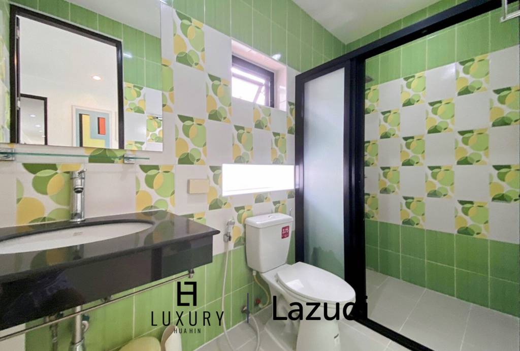 Preiswerte 4 Schlafzimmer Pool Villa in Stadtnähe