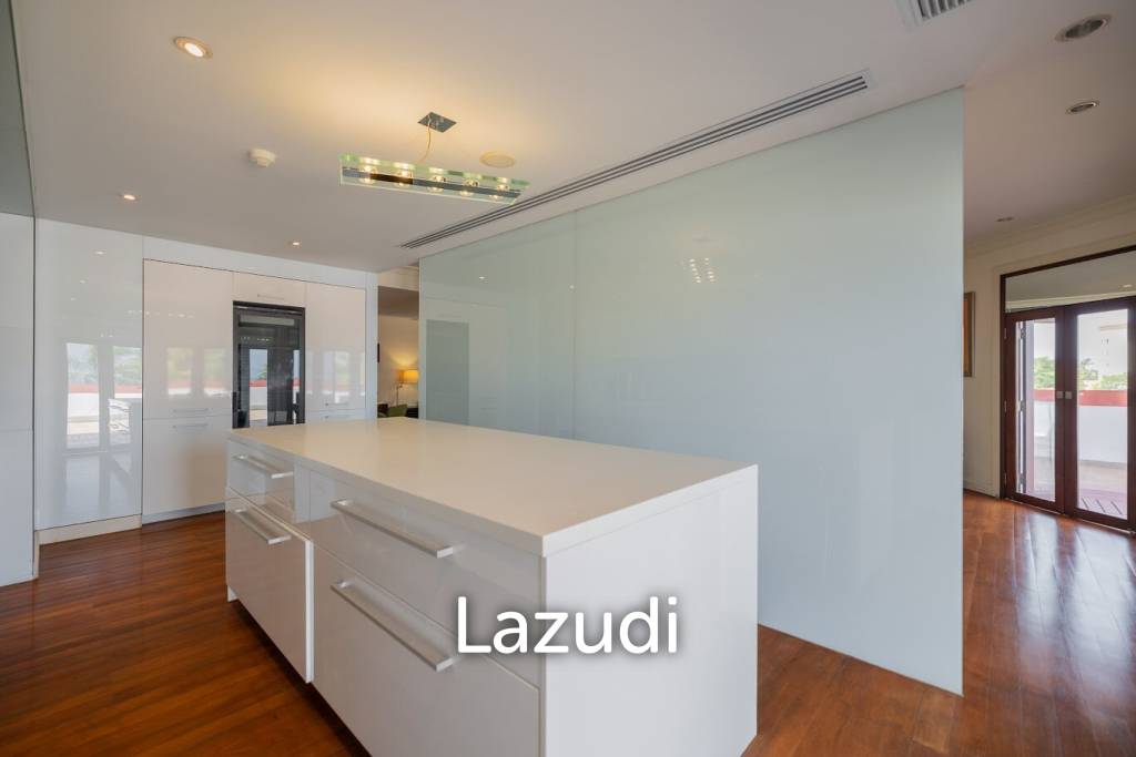 DUSIT THANI : Luxurious 4  Bed Beachfront Condo