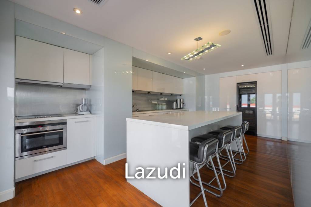 DUSIT THANI : Luxurious 4  Bed Beachfront Condo